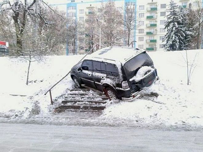 Примостился на лестнице