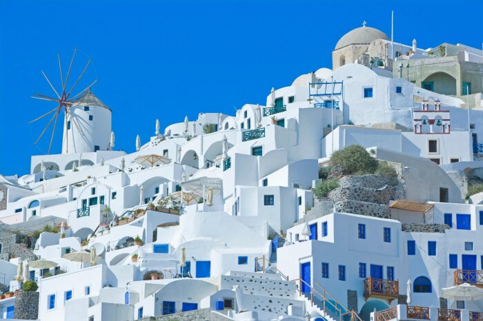 Почему на греческих островах все дома сине-белые и здания не красят в другие цвета