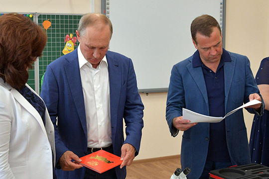 «Путин и Медведев контролируют страну, но не контролирует элиты, которые готовы вцепиться друг другу в глотку»