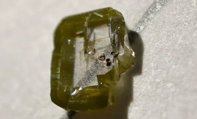 В Ботсване нашли алмаз с необычными примесями. Камень содержит в себе минерал, ранее считавшийся невозможным на Земле