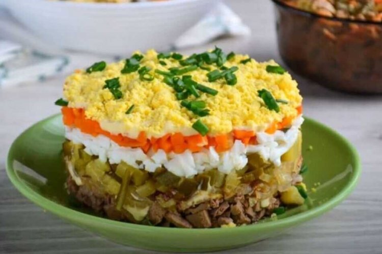 15 слоеных салатов с корейской морковью, которые стоит приготовить рецепты,салаты