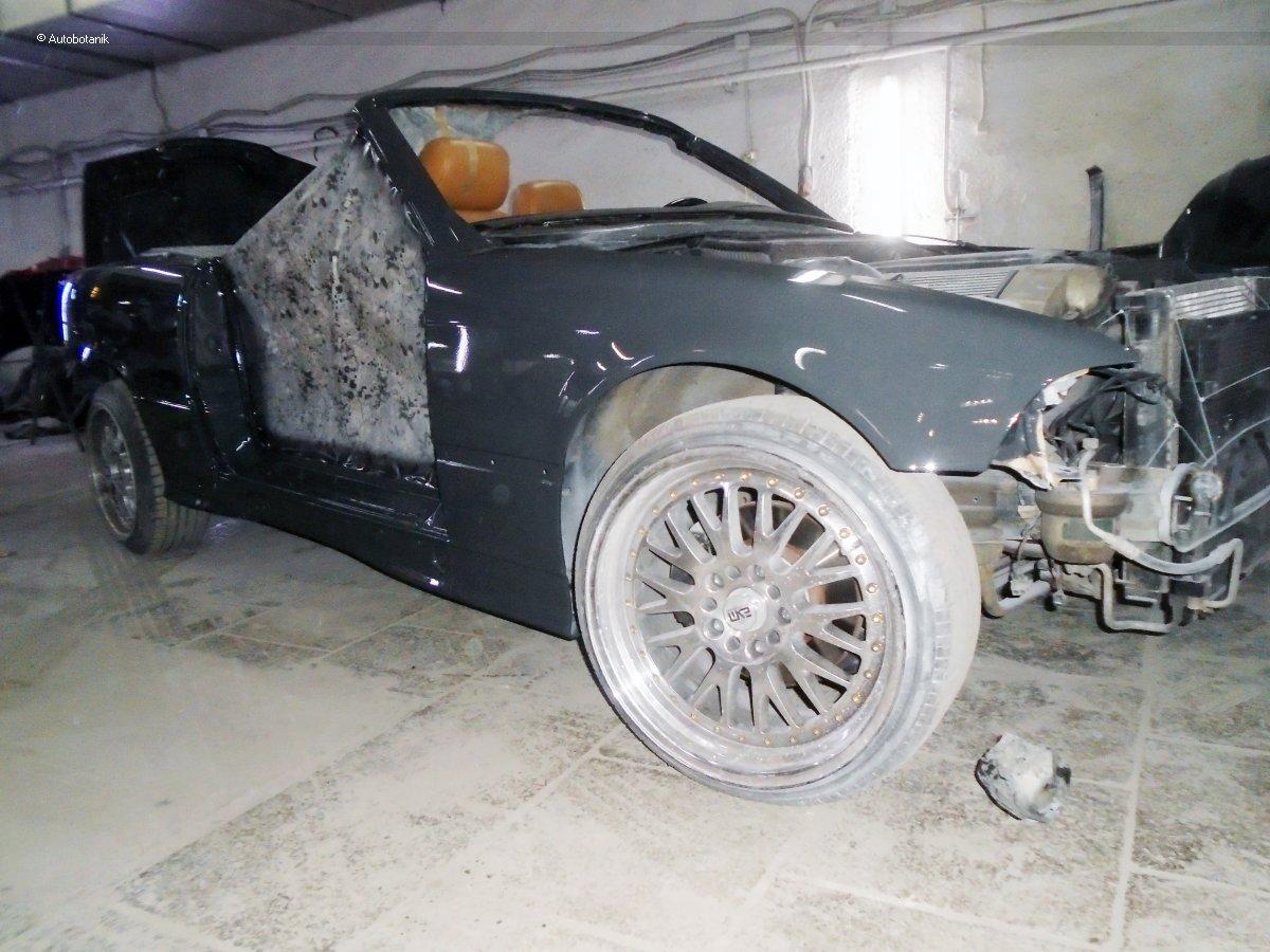 Свежий весенний цвет на старый кабриолет Свежий весенний цвет на старый кабриолет авто и мото