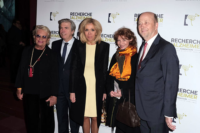 Брижит Макрон на благотворительном вечере в Париже Брижит Макрон на благотворительном вечере в Париже Звездный стиль