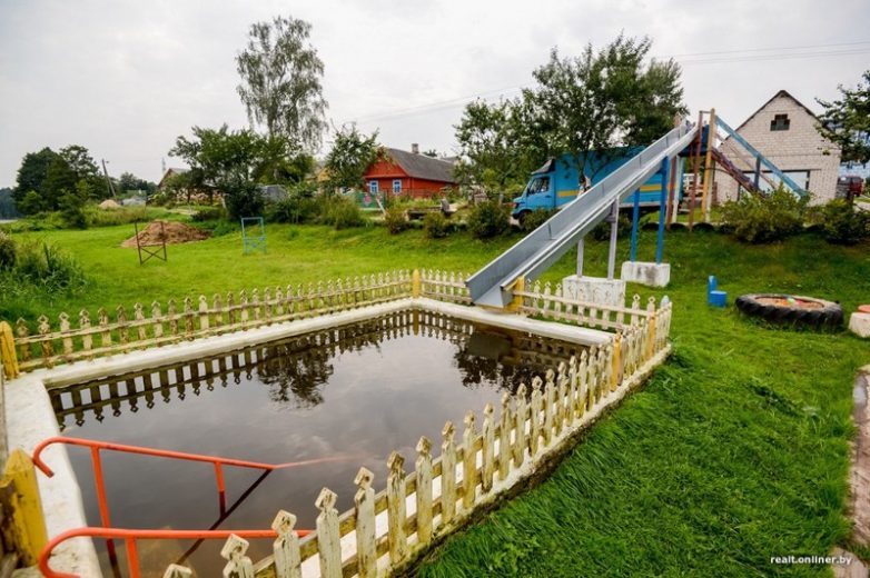 Как власти заставляют деда снести сельский аквапарк, построенный для всей деревни