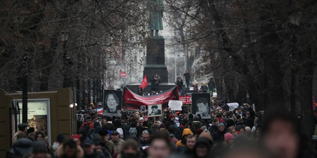 Либералы попытались превратить в цирк шествие в память об убитых Маркелове и Бабуровой