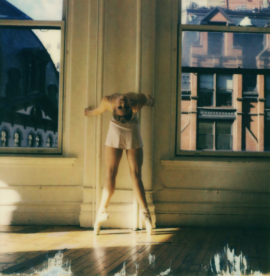 Фотография: Дерзкие, изящные, нежные: фотограф показала мир балерин №14 - BigPicture.ru