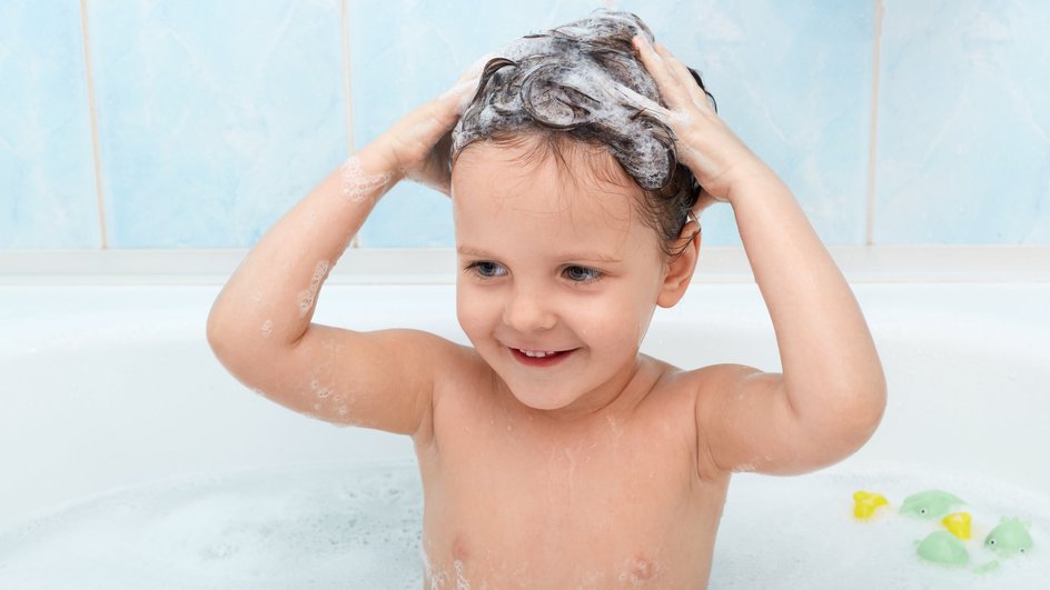 Ребенок в ванной Ребенок в ванной