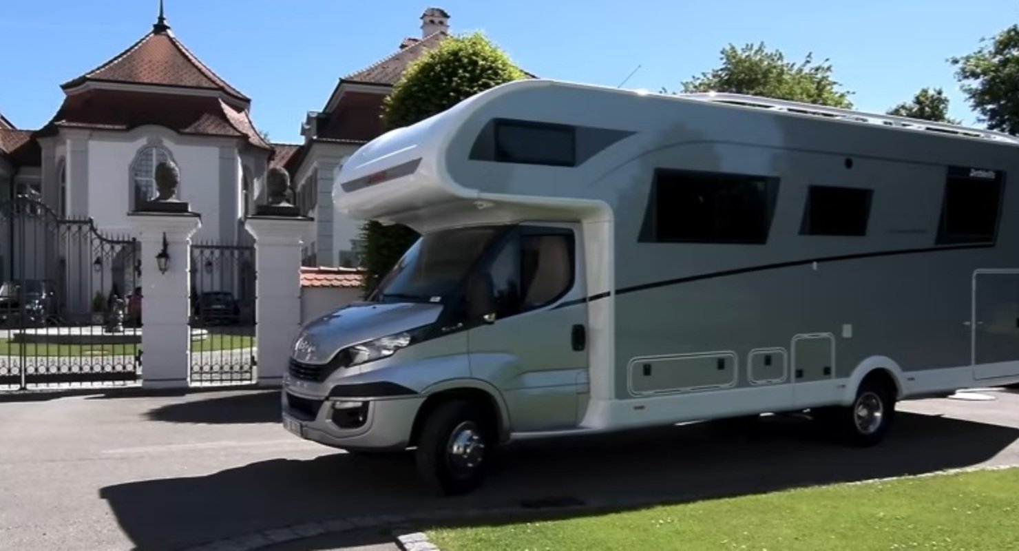 Dethleffs Globetrotter XXL — автодом с отоплением для путешествий в холодное время года