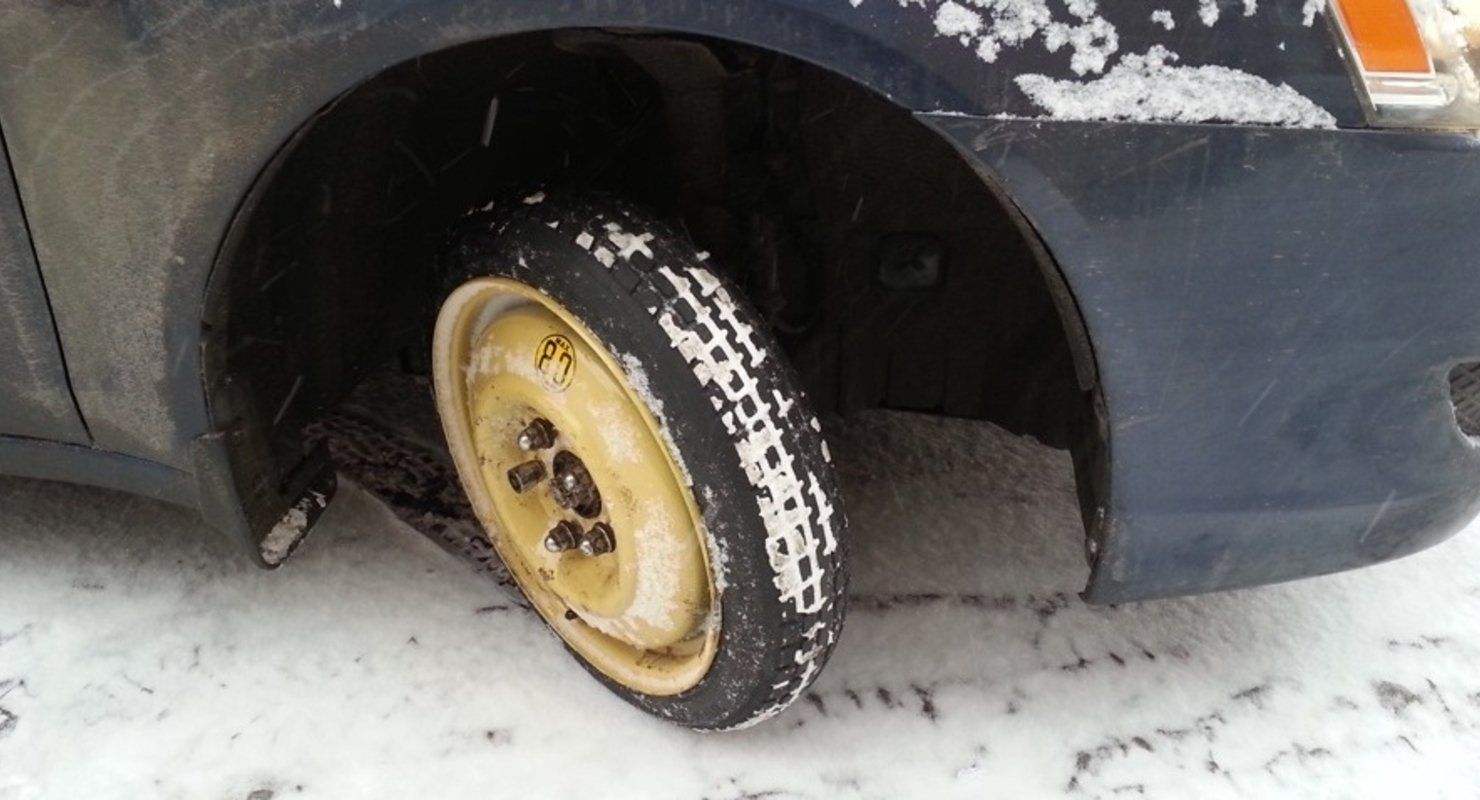 Сотрудники ГИБДД штрафуют за езду на запасном колесе -«докатке»: Что делать?