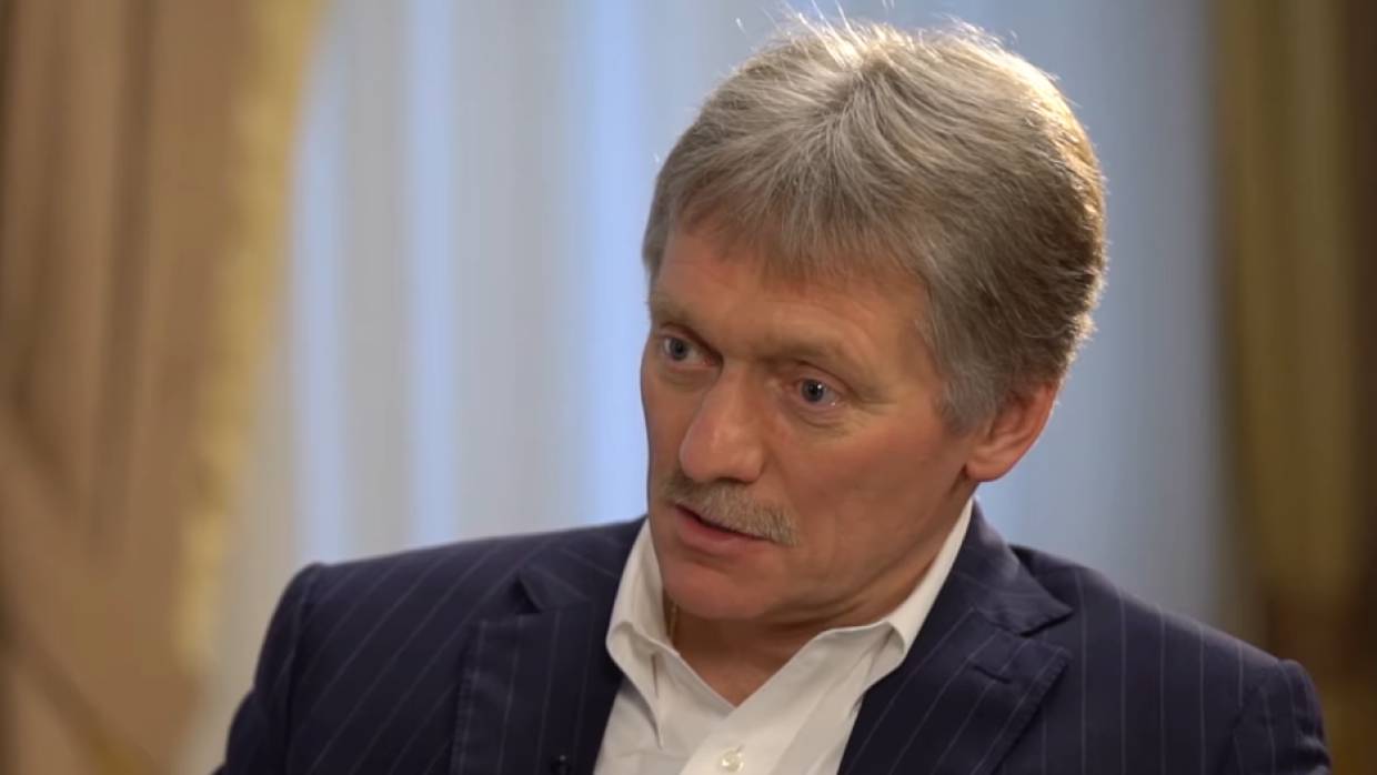 Песков заявил о безразличии Кремля к возвращению Порошенко на родину