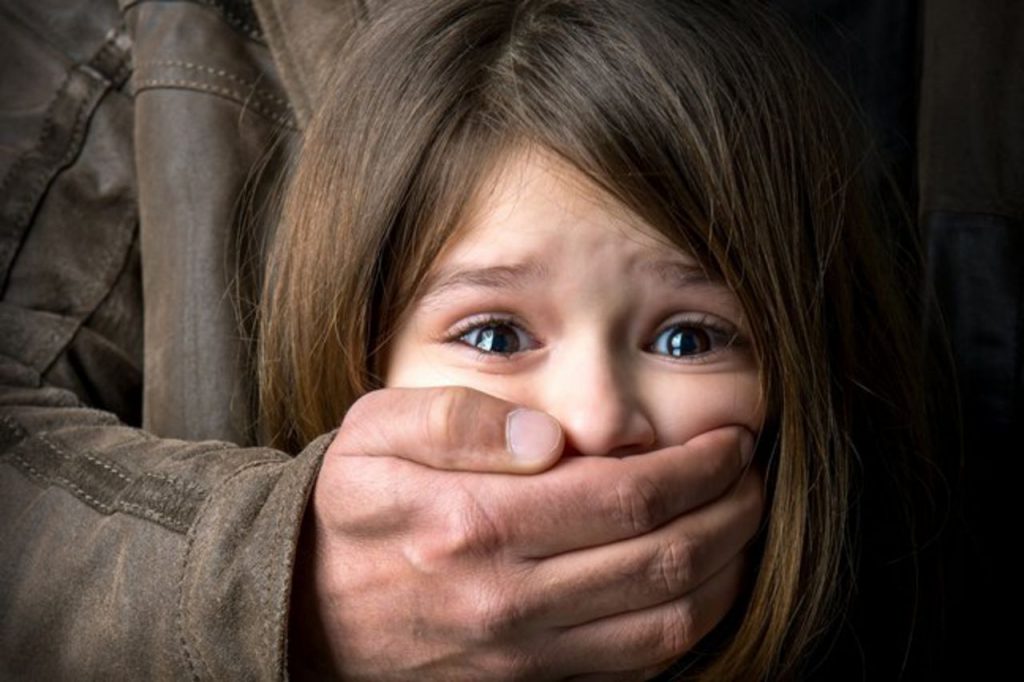 Киевская полиция задержала мужчину, изнасиловавшего собственную дочь (ФОТО)