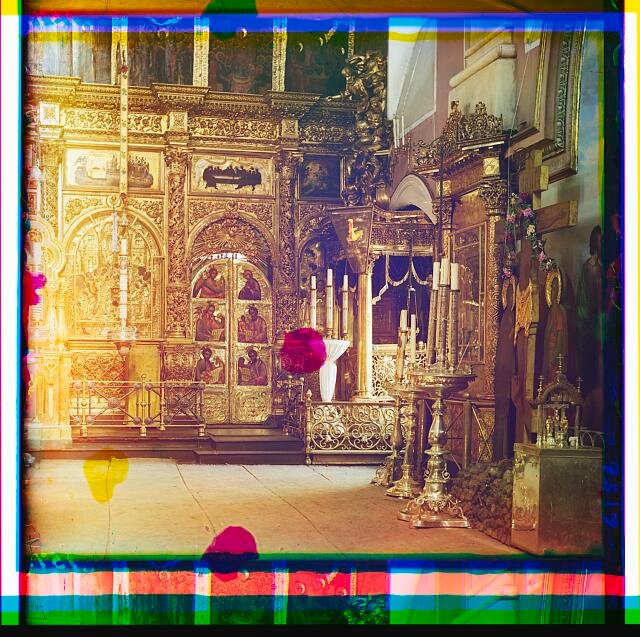 Raka s moshchami Sv. Kni︠a︡zi︠a︡ Mikhaila Tverskogo (novai︠a︡). V Preobrazhenskom sobori︠e︡ v g. Tveri