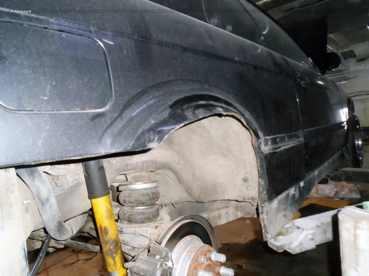 Свежий весенний цвет на старый кабриолет Свежий весенний цвет на старый кабриолет авто и мото