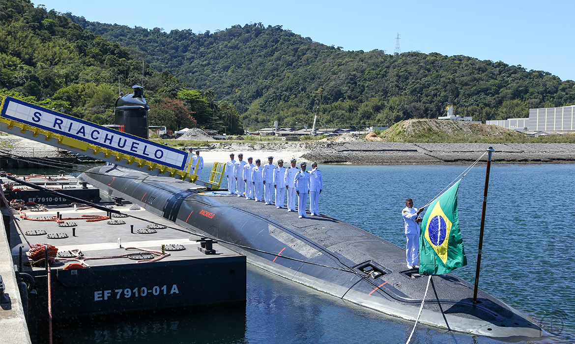 Marinha-do-Brasil-recebe-o-submarino-Riachuelo-2