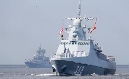 На фото: патрульный корабль "Василий Быков"(на первом плане)