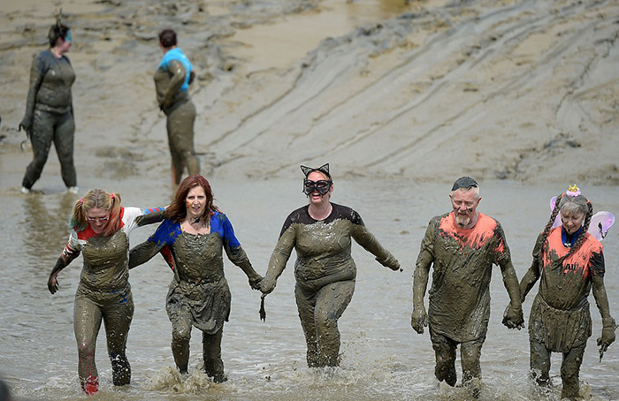 Как проходят грязевые гонки в Великобритании Путешествия,фото