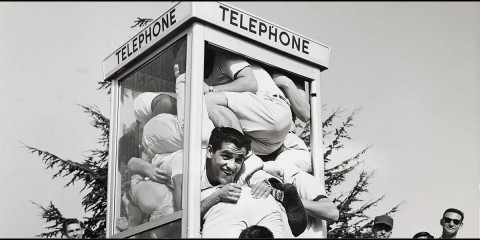 Глотали рыб, бегали голышом. 7 идиотских челленджей прошлого 10yearschallenge