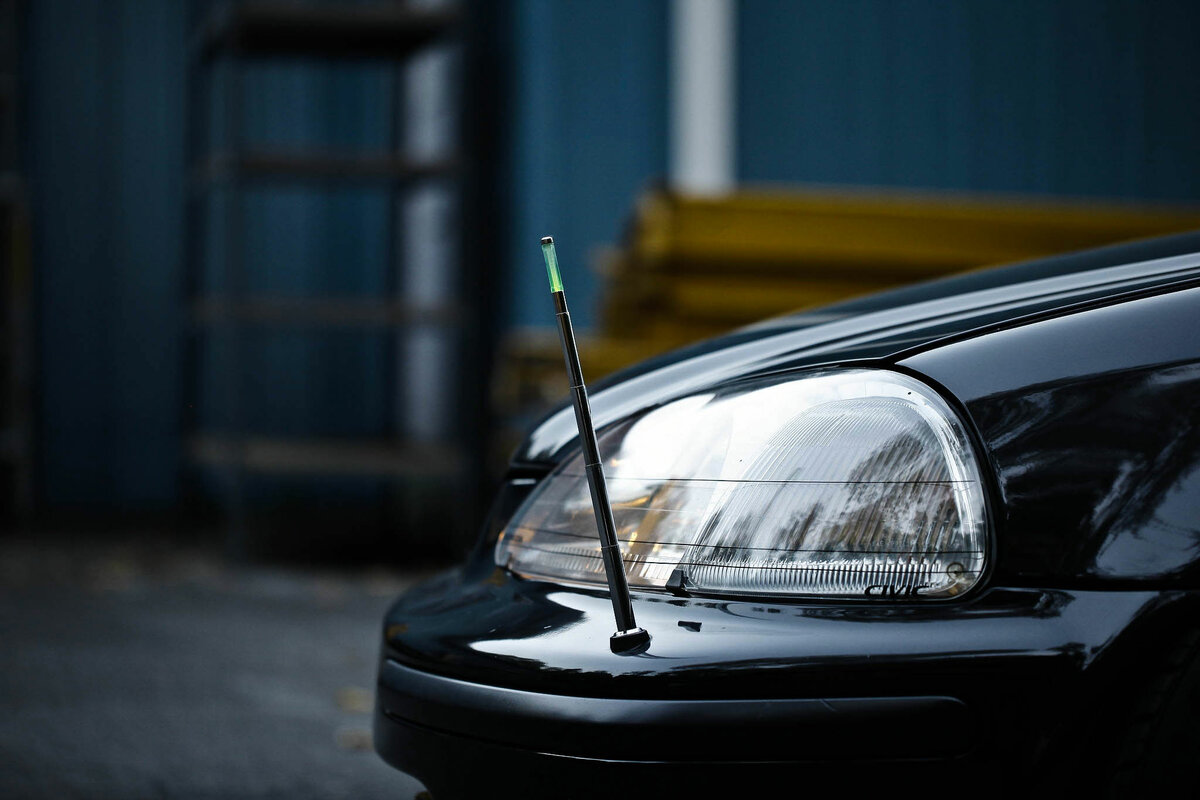 Что за непонятная антенна на многих японских автомобилях и для чего она? авто и мото,интересное,японские авто