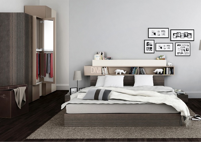 Отличное решение для оформления пространства у изголовья кровати при помощи полочки, что станет находкой.