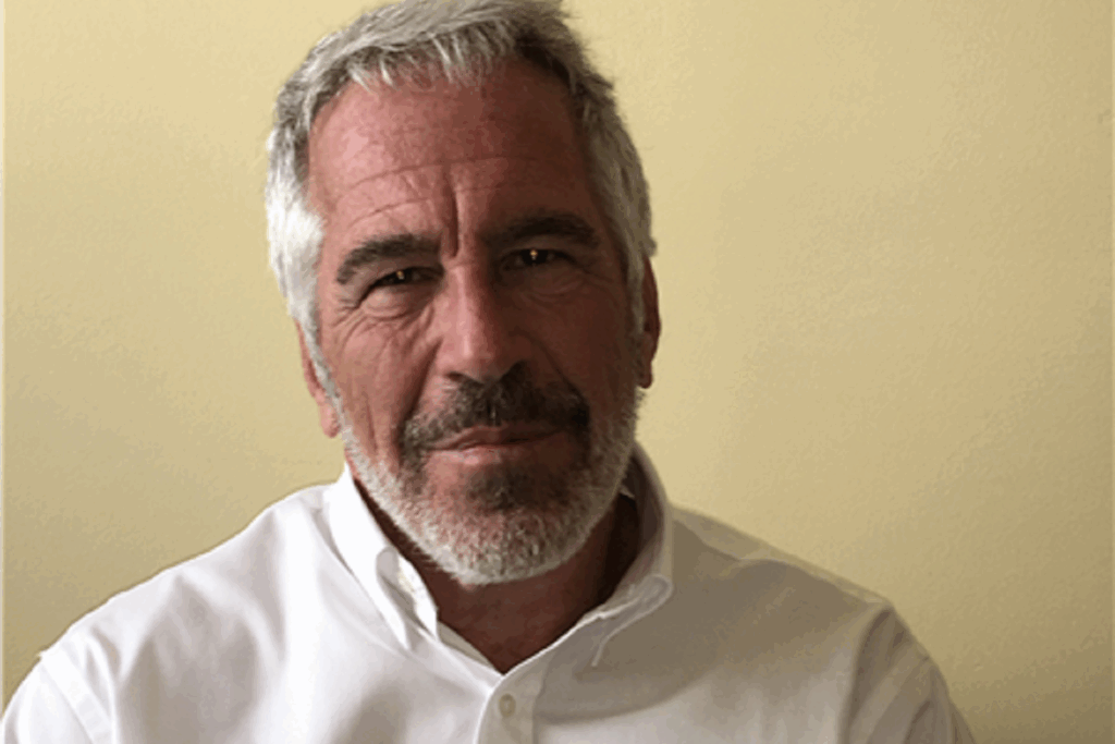 Эпштейн прятал фото и компьютеры на шести складах