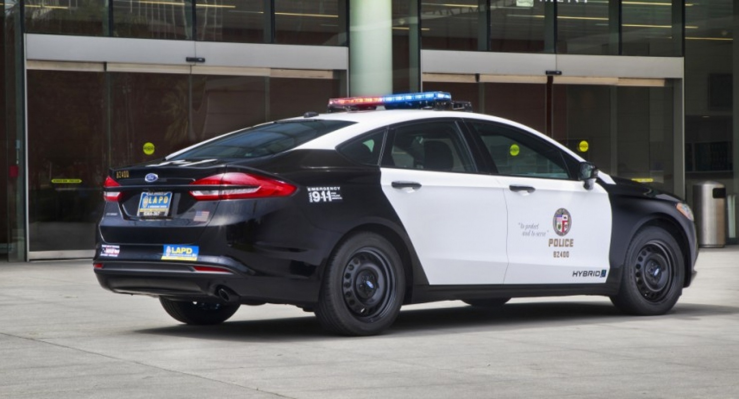 В Чандэ водитель электромобиля использовал древесный уголь для продления запаса хода