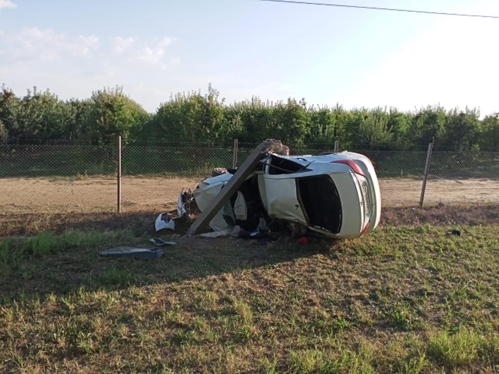 На Кубани молодой водитель погиб при столкновении с электроопорой