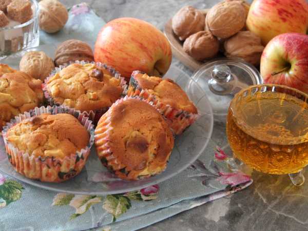 Медовые кексы с яблоками и орехами, рецепт с фото
