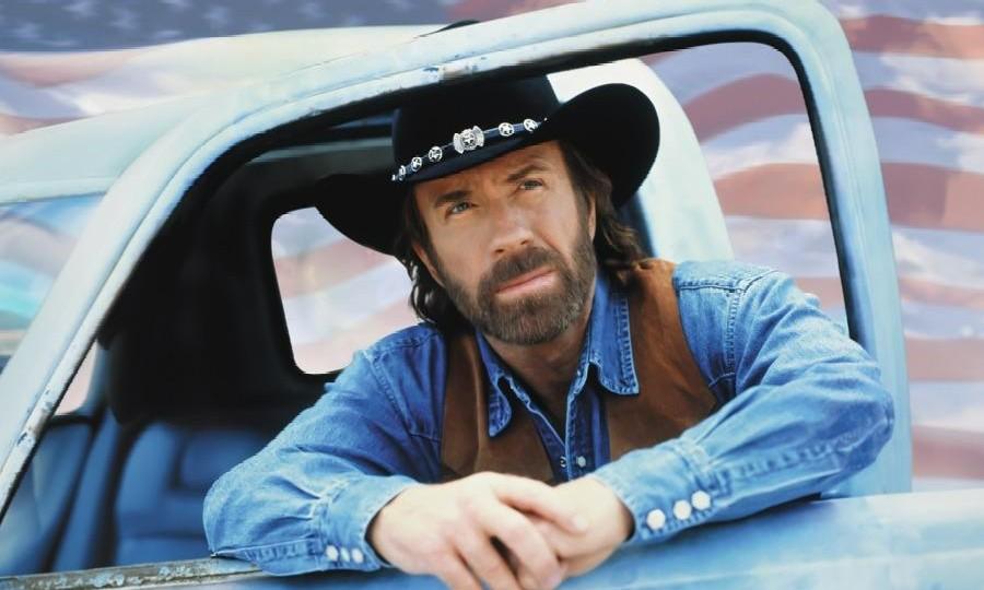 Последнее видео Чака Норриса на Гавайях: актер умер в больнице