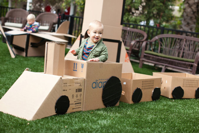 Универсальная игрушка: 30 способов занять ребенка с помощью картонной коробки, фото № 16
