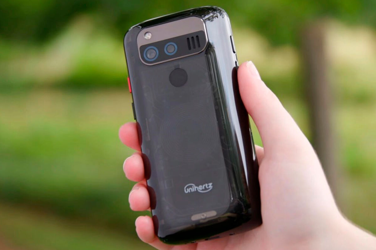 Самый маленький в мире 5G-смартфон Unihertz Jelly Max оценили в 23 тысячи рублей
