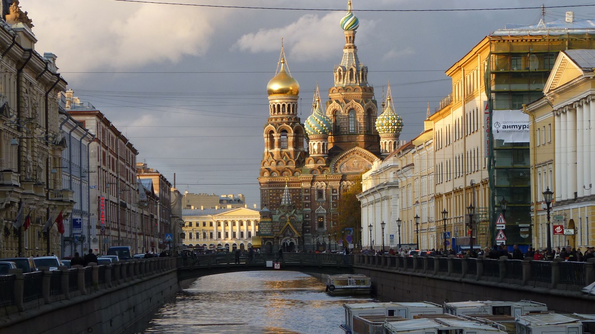 Петербург тепло. Набережная канала Грибоедова Санкт-Петербург. Канал Грибоедова. Набережная канала Грибоедова львиный мост. Канал Грибоедова Санкт-Петербург фото.