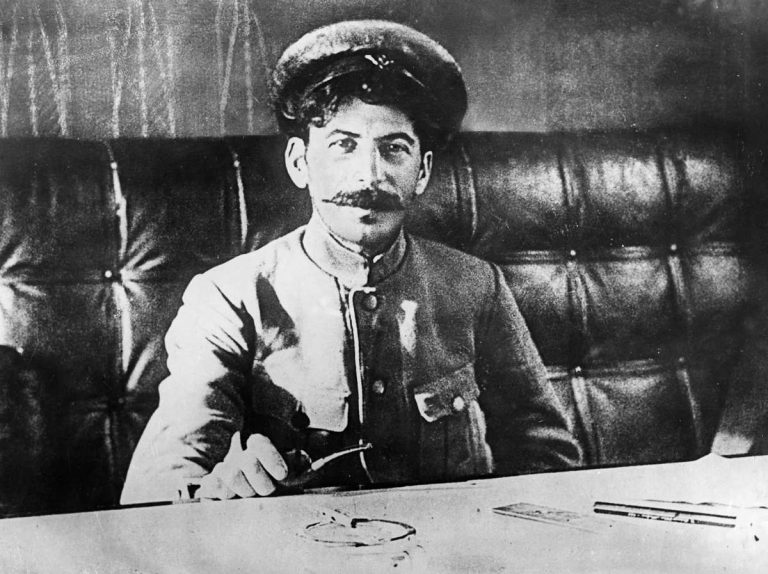 Почему Иосиф Джугашвили взял себе фамилию Сталин?