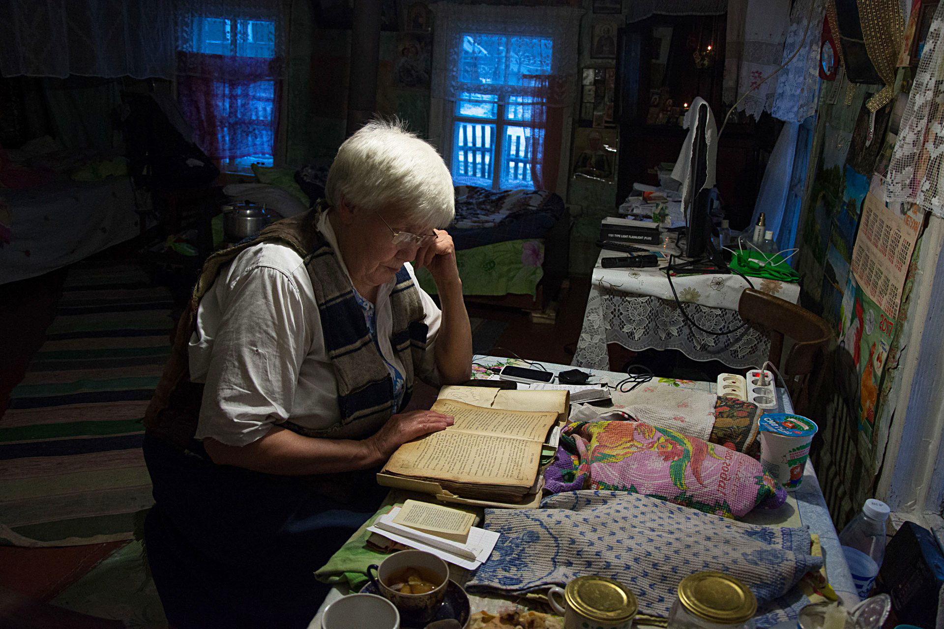 Как пенсионерка Люська живет совсем одна в псковской деревне глубинка,деревня,Живое