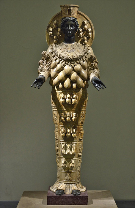Статуя богини Артемиды.