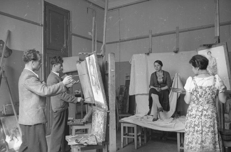 Студенты-художники в мастерской
Иван Шагин, 1935 - 1940 год, МАММ/МДФ.