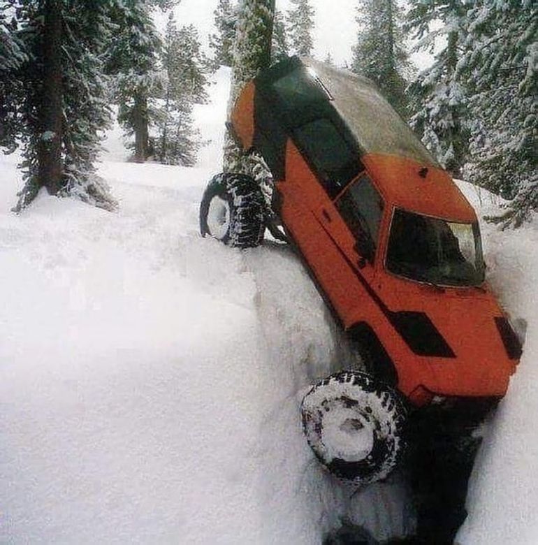 Хороший джип застрянет там, куда не каждый трактор доедет Хороший джип застрянет там, куда не каждый трактор доедет авто и мото,автомобили,автоновости,машины,Россия