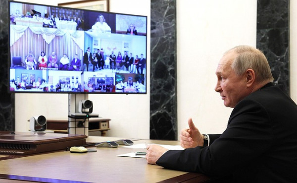 Владимир Путин рассказал, кто главнее: он или Дед Мороз