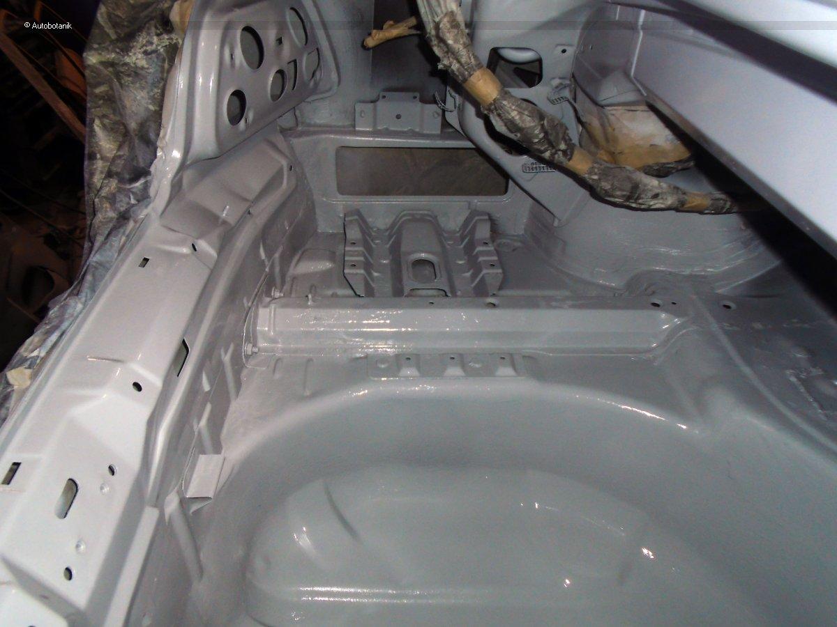 Свежий весенний цвет на старый кабриолет Свежий весенний цвет на старый кабриолет авто и мото