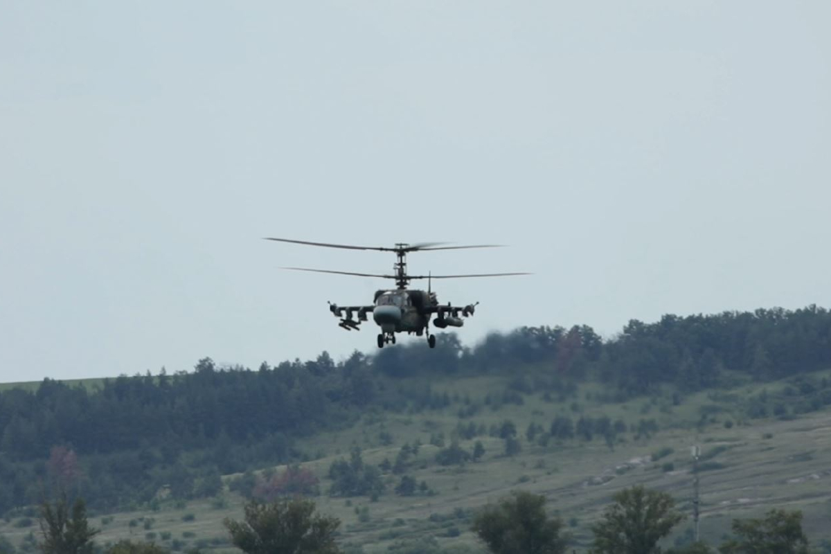 Экипаж вертолета Ка-52 ВКС успешно поразил подразделения ВСУ в зоне проведения СВО
