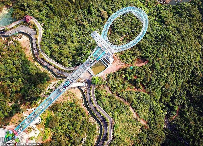 ​Трескающийся пол и круглый водопад: в Китае открыли еще один мост из стекла архитектура,Китай,Путешествия,фото