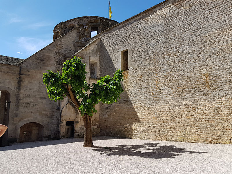 Бургундия. Шатонёф. Крошечная деревня с огромным старинным замком! Бургундия. Шатонёф. Крошечная деревня с огромным старинным замком! автотуризм