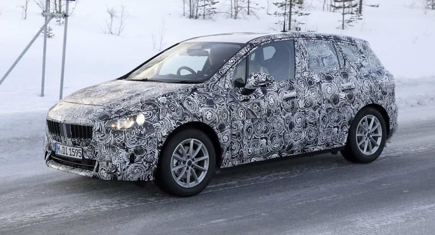 Опубликована новая порция шпионских снимков компактвэна BMW 2-Series Active Tourer 2021