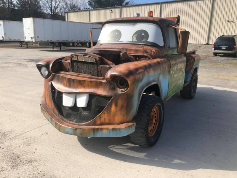 Кто-то продает невероятно детальную копию эвакуатора из «Тачек» автосамоделки,Марки и модели,ретро