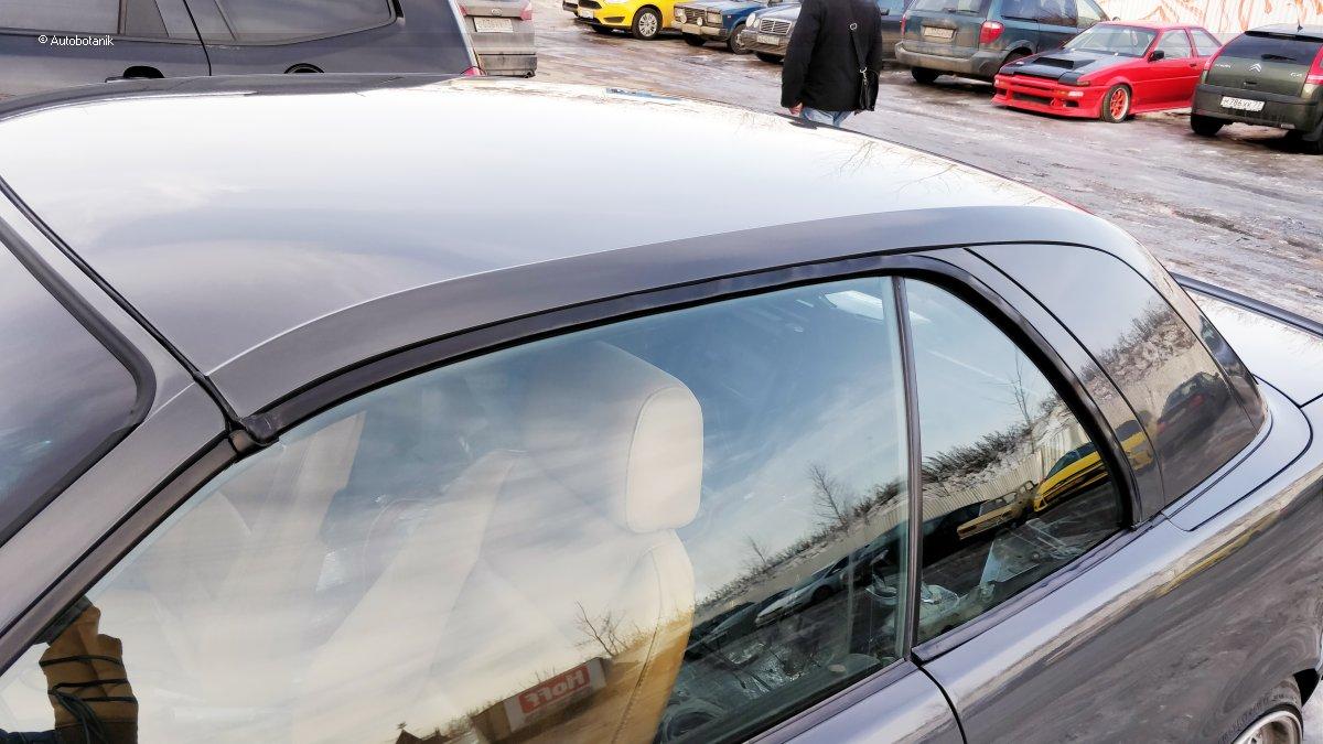 Свежий весенний цвет на старый кабриолет Свежий весенний цвет на старый кабриолет авто и мото