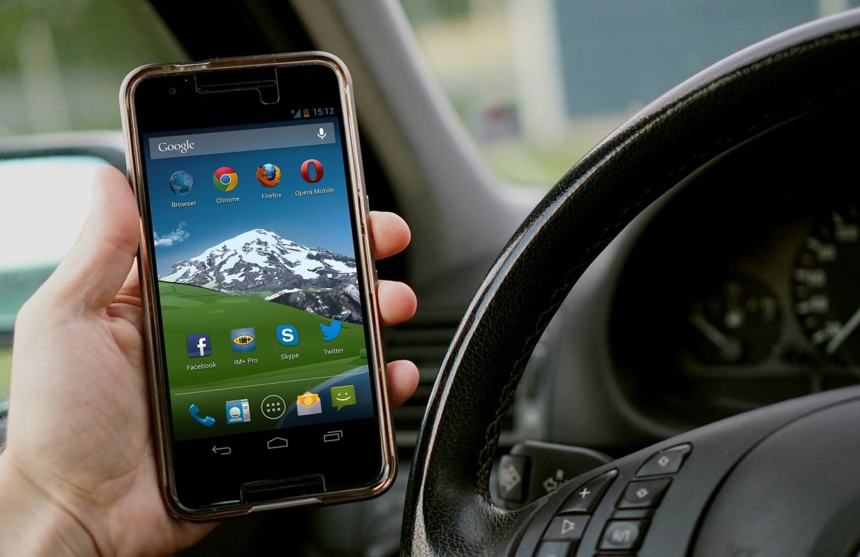 Автоэксперт Холодов разбирает кейс о «доносах» на водителей с помощью мобильного приложения