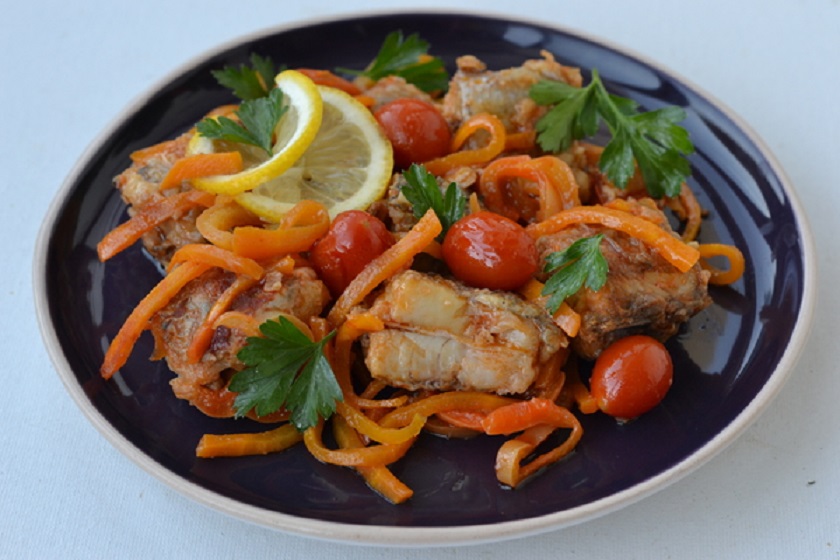 Путассу, тушеная с овощами: сочная и нежная рыбка на ужин
