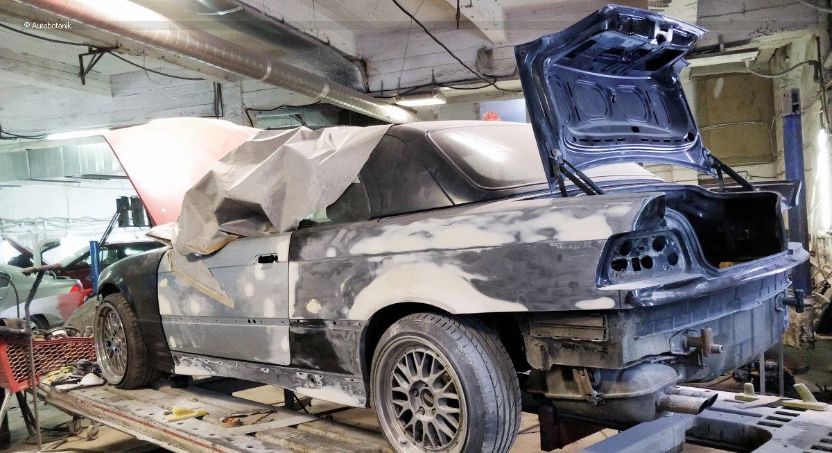 Свежий весенний цвет на старый кабриолет Свежий весенний цвет на старый кабриолет авто и мото