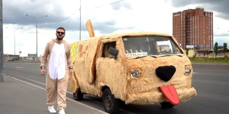 Плюшевый автомобиль-собаку заметили на дорогах в Петербурге автомобили,автомобиль,машины,тюнинг,юмор