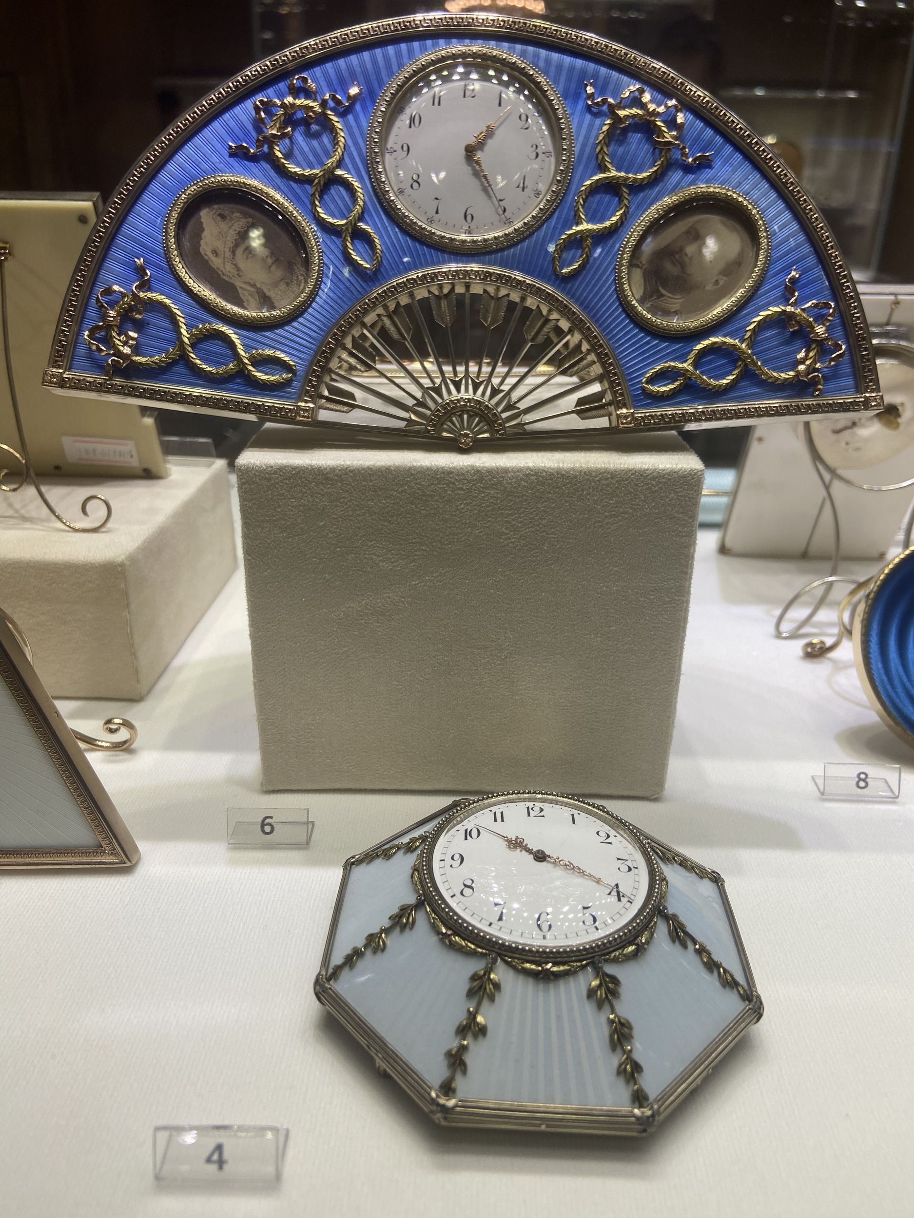 Веер-часы. Фото сделано автором поста во время посещения Музея Фаберже