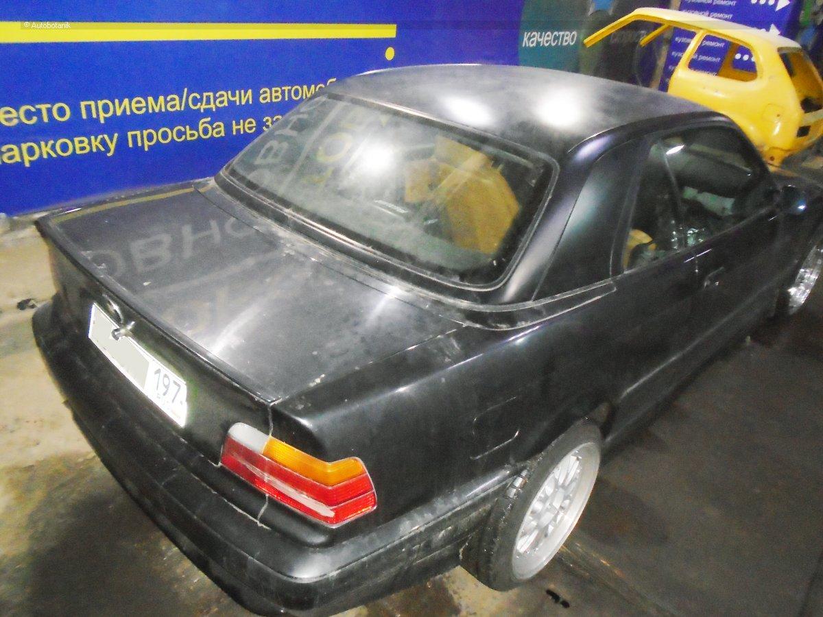 Свежий весенний цвет на старый кабриолет Свежий весенний цвет на старый кабриолет авто и мото